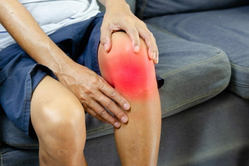 Symptoms associated with weak knees